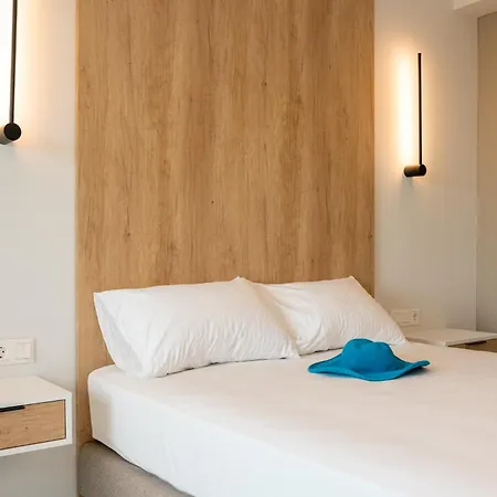 Irista By Golden Host Apartment *