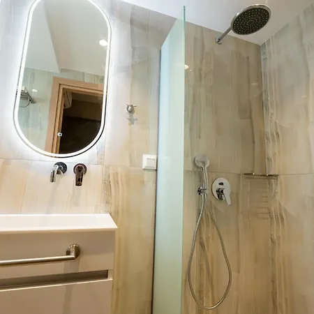 Irista Apartment Flogita