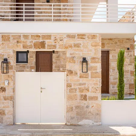 Irista By Golden Host Apartment *