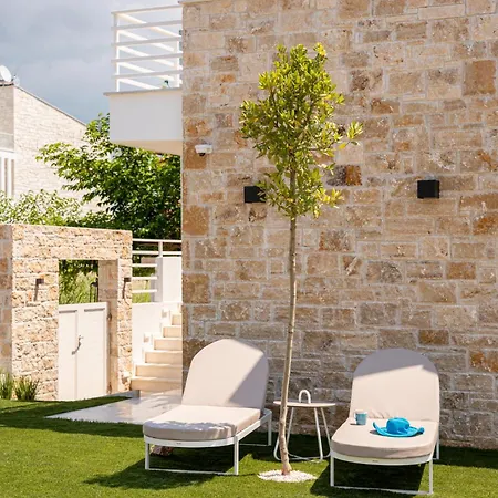 Irista Apartment Flogita