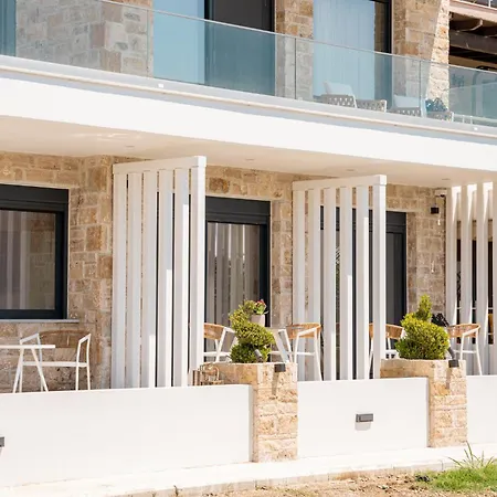 Irista By Golden Host Apartment *