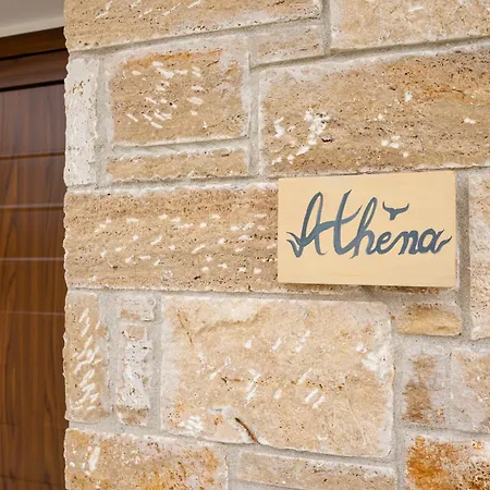 Irista By Golden Host Apartment