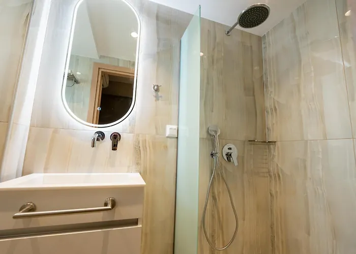 Irista Apartment Flogita